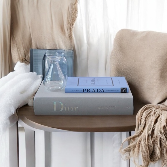 Little Book of Prada - Picture 2 of 3